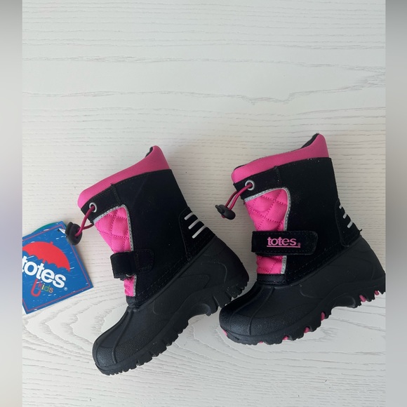 TOTES GIRL SNOW BOOTS Black/Pink. NWT. Size 5. - Picture 2 of 11